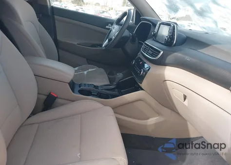 2021 Hyundai Tucson Value z USA, uszkodzony, nr VIN KM8J3CA47MU292559